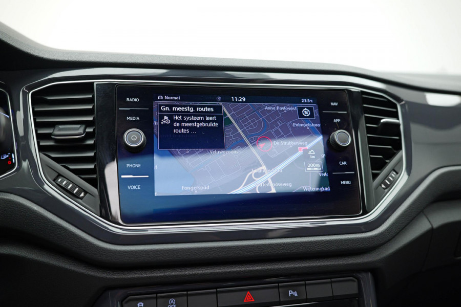 Volkswagen T-Roc 1.5 TSI Sport Business R |Pano|Camera|ACC|Dodehoek|Carplay|