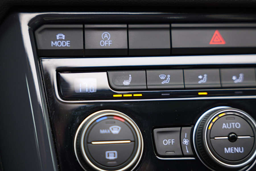 Volkswagen T-Roc 1.5 TSI Sport Business R |Pano|Camera|ACC|Dodehoek|Carplay|