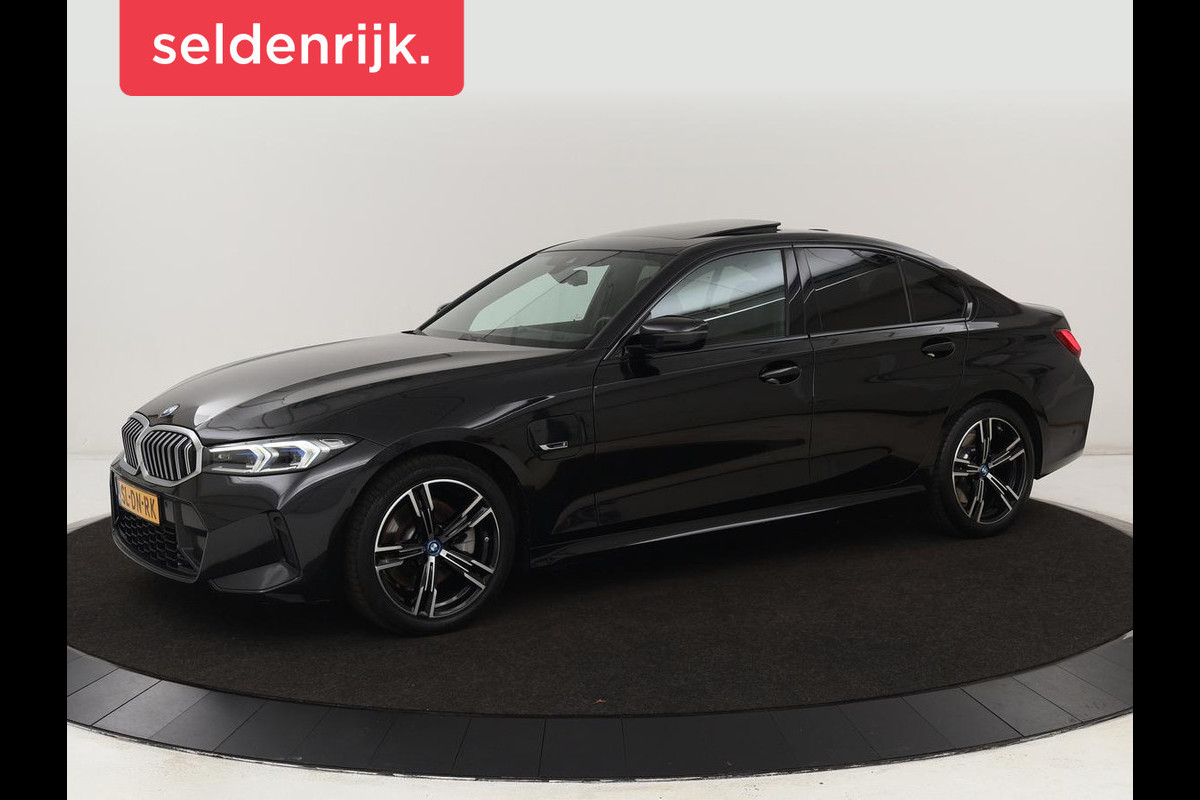 BMW 3-serie 320e M Sport | Schuifdak | Trekhaak | Leder/Alcantara | Camera | Stoel & stuurverwarming | Carplay | Sfeerverlichting | Sportstoelen | Adaptief LED | Navigatie | Park Assist | Widescreen Display | PHEV | Plug In BMW 3-serie 320e M Sport | Schuifdak | Trekhaak | Leder/Alcantara | Camera | Stoel & stuurverwarming | Carplay | Sfeerverlichting | Sportstoelen | Adaptief LED | Navigatie | Park Assist | Widescreen Display | PHEV | Plug In