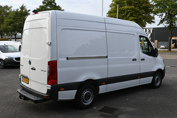 Mercedes-Benz Sprinter 317 CDI L2H2 3500kg trekhaak, MBUX met navigatie en parkeerpakket en camera