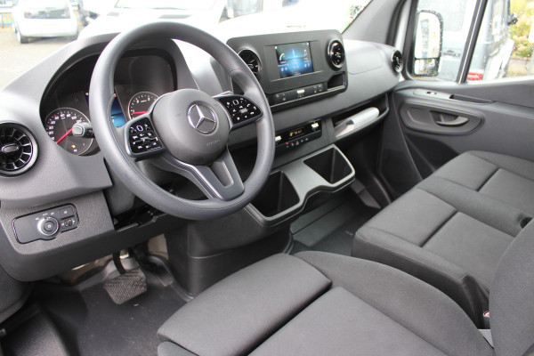 Mercedes-Benz Sprinter 317 CDI L2H2 3500kg trekhaak, MBUX met navigatie en parkeerpakket en camera