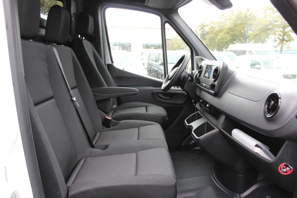 Mercedes-Benz Sprinter 317 CDI L2H2 3500kg trekhaak, MBUX met navigatie en parkeerpakket en camera