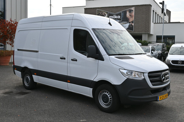 Mercedes-Benz Sprinter 317 CDI L2H2 3500kg trekhaak, MBUX met navigatie en parkeerpakket en camera