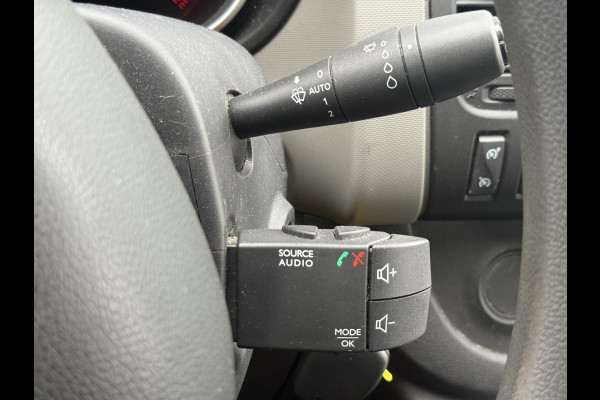 Renault Trafic 1.6 dCi T29 L2H1 DC Comfort | NL-auto | 1e Eig | Navi | Camera | Trekhaak | PDC