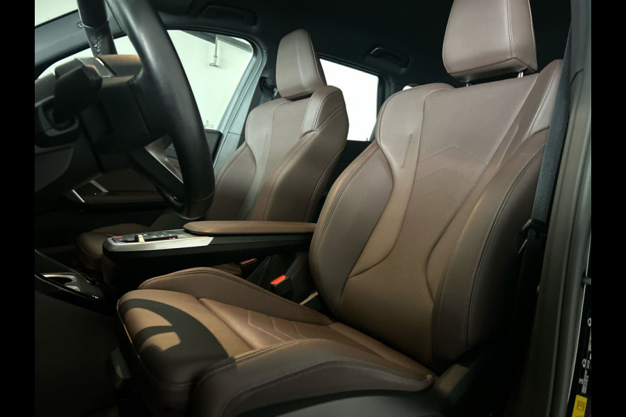 BMW iX1 xDrive30 Launch Edition 67 kWh | Lederen Bekleding | Head-Up Display | Apple Carplay / Android Auto | Sanremo Green! xLine