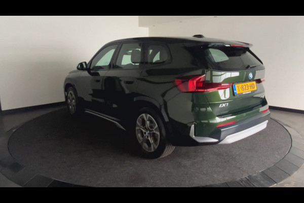 BMW iX1 xDrive30 Launch Edition 67 kWh | Lederen Bekleding | Head-Up Display | Apple Carplay / Android Auto | Sanremo Green! xLine