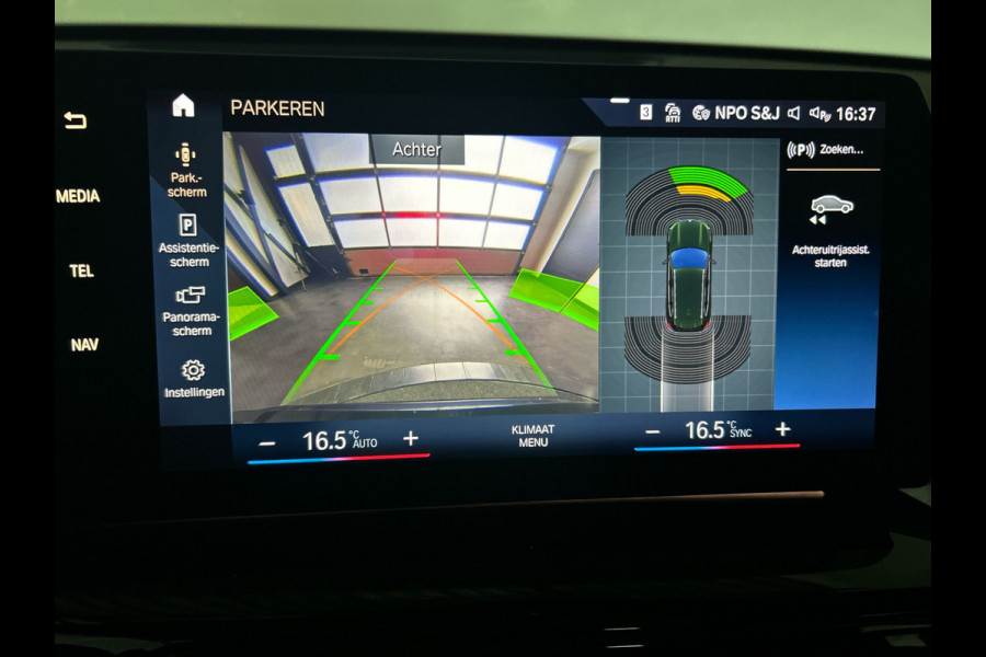 BMW iX1 xDrive30 Launch Edition 67 kWh | Lederen Bekleding | Head-Up Display | Apple Carplay / Android Auto | Sanremo Green! xLine