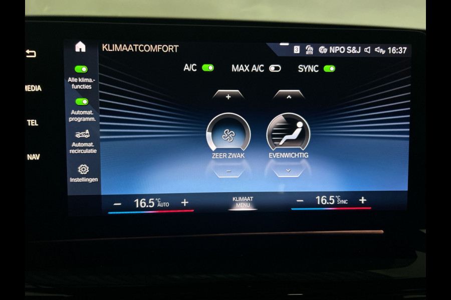 BMW iX1 xDrive30 Launch Edition 67 kWh | Lederen Bekleding | Head-Up Display | Apple Carplay / Android Auto | Sanremo Green! xLine