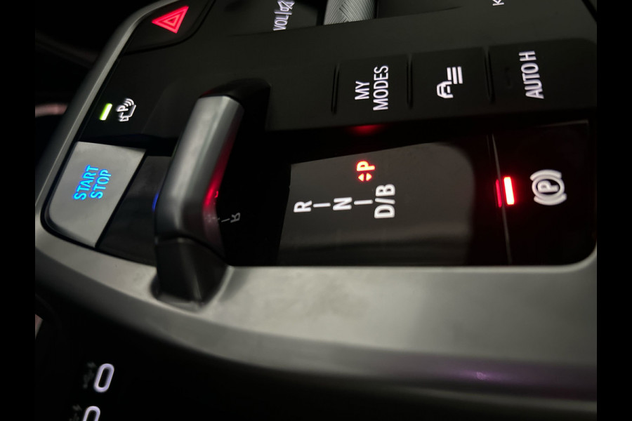 BMW iX1 xDrive30 Launch Edition 67 kWh | Lederen Bekleding | Head-Up Display | Apple Carplay / Android Auto | Sanremo Green! xLine