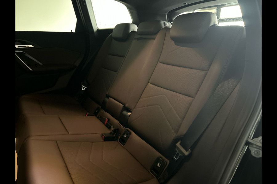 BMW iX1 xDrive30 Launch Edition 67 kWh | Lederen Bekleding | Head-Up Display | Apple Carplay / Android Auto | Sanremo Green! xLine