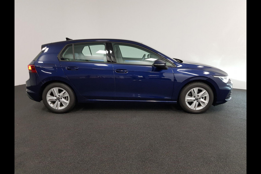 Volkswagen Golf 1.5 eTSI 150pk DSG Life | Navigatie | Climate Control | Camera | Parkeer sensoren | DAB | Led | Lichtmetalen velgen