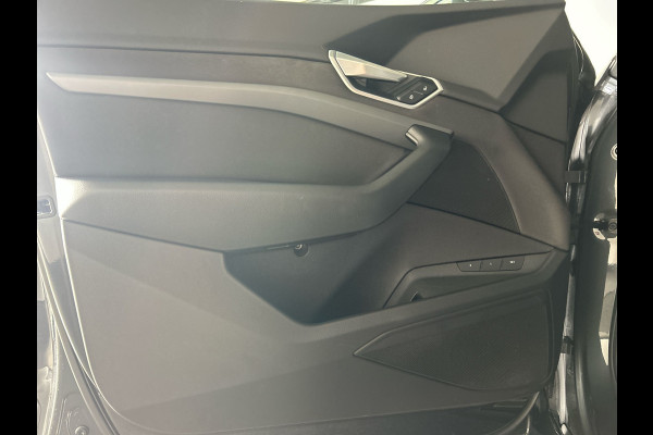 Audi e-tron 50 quattro Launch edition 71 kWh | Luchtvering | Parkeersensoren voor en achter | Aluminium dakreling