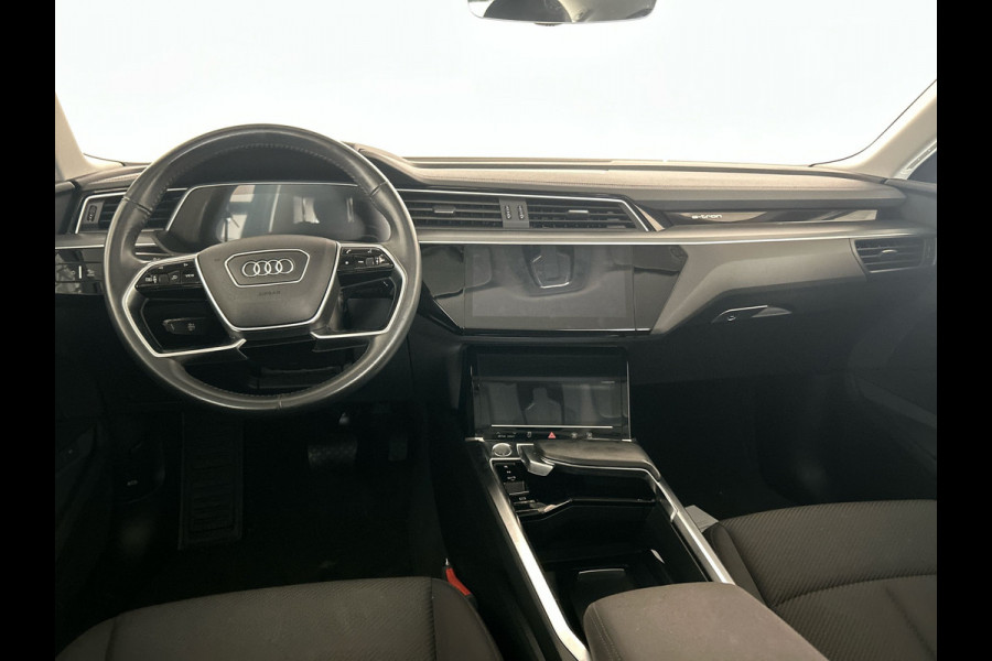 Audi e-tron 50 quattro Launch edition 71 kWh | Luchtvering | Parkeersensoren voor en achter | Aluminium dakreling