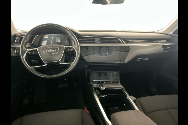 Audi e-tron 50 quattro Launch edition 71 kWh | Luchtvering | Parkeersensoren voor en achter | Aluminium dakreling