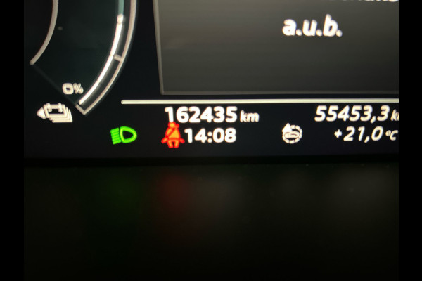 Audi e-tron 50 quattro Launch edition 71 kWh | Luchtvering | Parkeersensoren voor en achter | Aluminium dakreling
