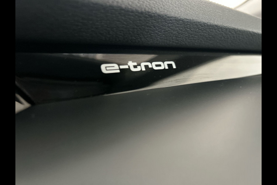 Audi e-tron 50 quattro Launch edition 71 kWh | Luchtvering | Parkeersensoren voor en achter | Aluminium dakreling
