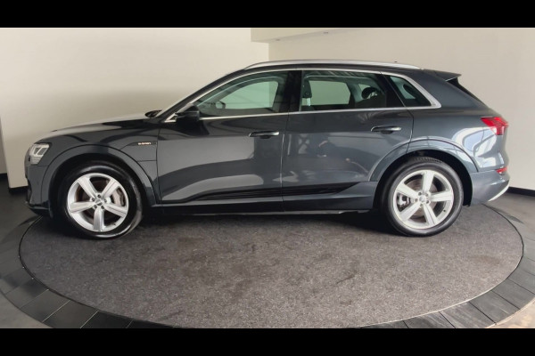 Audi e-tron 50 quattro Launch edition 71 kWh | Luchtvering | Parkeersensoren voor en achter | Aluminium dakreling