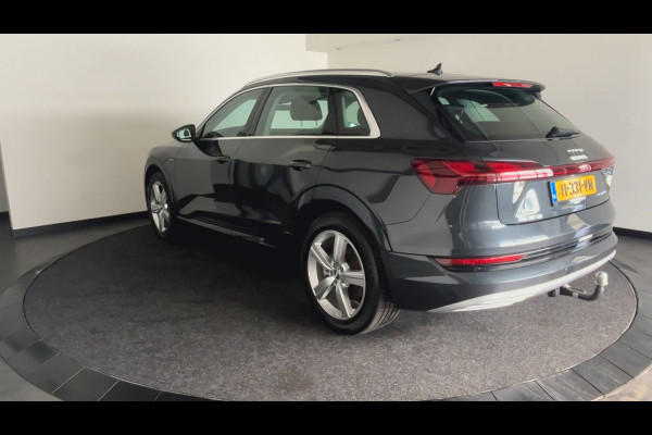 Audi e-tron 50 quattro Launch edition 71 kWh | Luchtvering | Parkeersensoren voor en achter | Aluminium dakreling