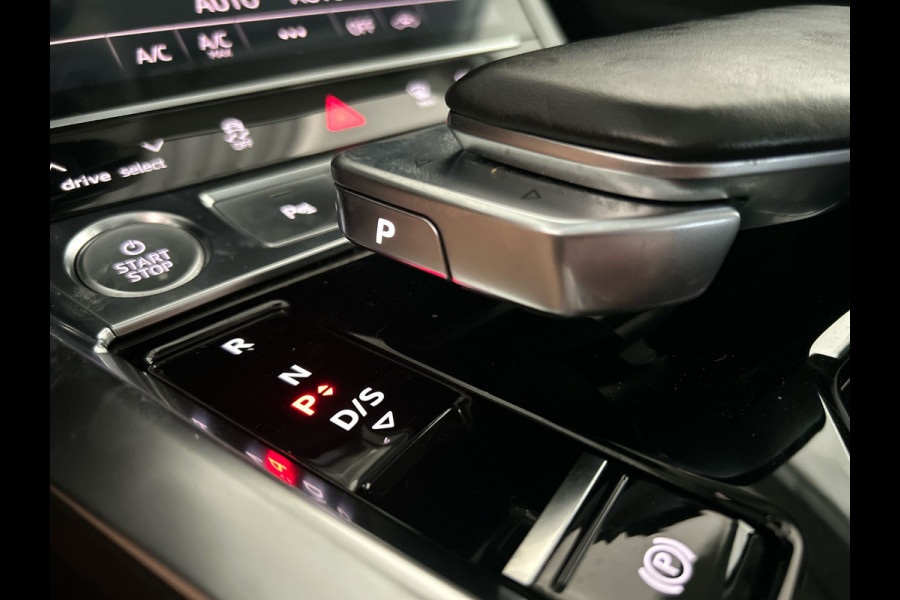 Audi e-tron 50 quattro Launch edition 71 kWh | Luchtvering | Parkeersensoren voor en achter | Aluminium dakreling