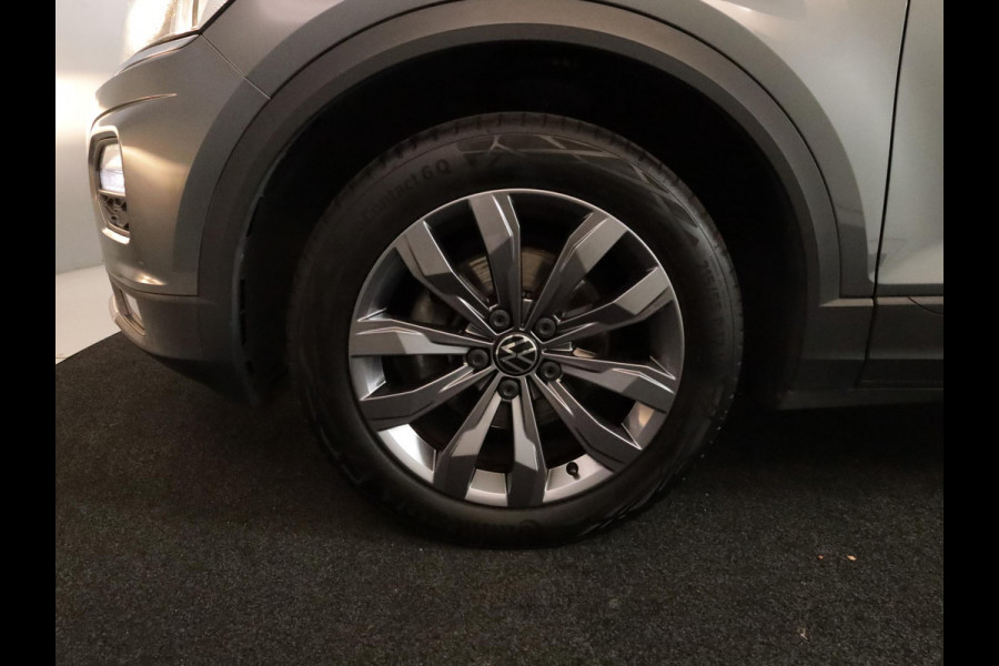 Volkswagen T-Roc 1.0 TSI Style 115 pk | Navigatie | Parkeersensoren | Autom. airco | Adaptieve cruise control | Apple Carplay/Android Auto |