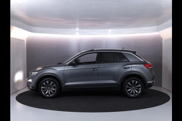 Volkswagen T-Roc 1.0 TSI Style 115 pk | Navigatie | Parkeersensoren | Autom. airco | Adaptieve cruise control | Apple Carplay/Android Auto |