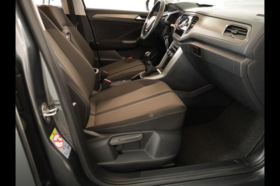 Volkswagen T-Roc 1.0 TSI Style 115 pk | Navigatie | Parkeersensoren | Autom. airco | Adaptieve cruise control | Apple Carplay/Android Auto |