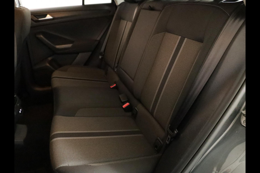 Volkswagen T-Roc 1.0 TSI Style 115 pk | Navigatie | Parkeersensoren | Autom. airco | Adaptieve cruise control | Apple Carplay/Android Auto |