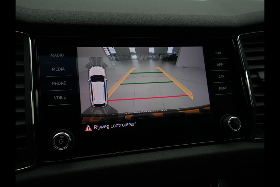Škoda Kodiaq 1.5 150pk TSI DSG Limited Business Edition Panorama Navigatie Carplay Sideassist Stoelverwarming 275