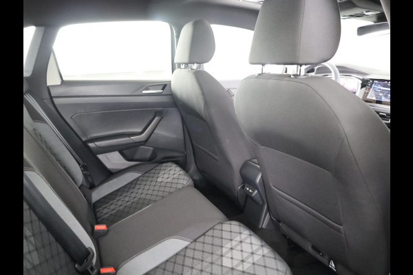 Volkswagen Taigo 1.0 TSI R-Line 110 pk Automaat (DSG) | Navigatie | Panoramadak | Parkeersensoren (Park assist) | Achteruitrijcamera | Matrix LED koplampen | Stoelverwarming | R-Line |