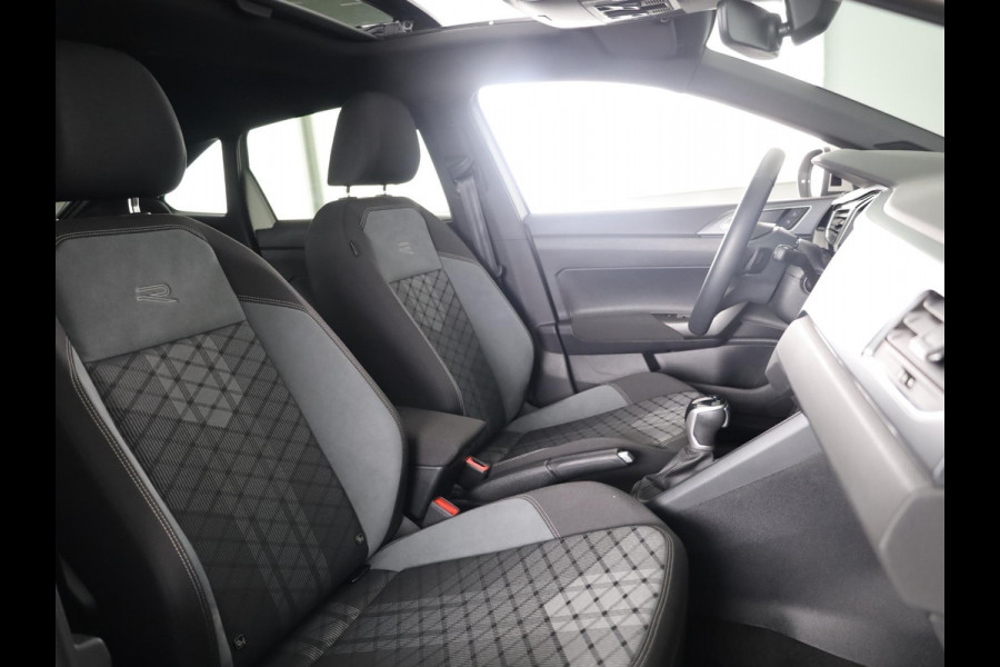 Volkswagen Taigo 1.0 TSI R-Line 110 pk Automaat (DSG) | Navigatie | Panoramadak | Parkeersensoren (Park assist) | Achteruitrijcamera | Matrix LED koplampen | Stoelverwarming | R-Line |