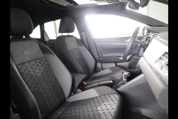 Volkswagen Taigo 1.0 TSI R-Line 110 pk Automaat (DSG) | Navigatie | Panoramadak | Parkeersensoren (Park assist) | Achteruitrijcamera | Matrix LED koplampen | Stoelverwarming | R-Line |