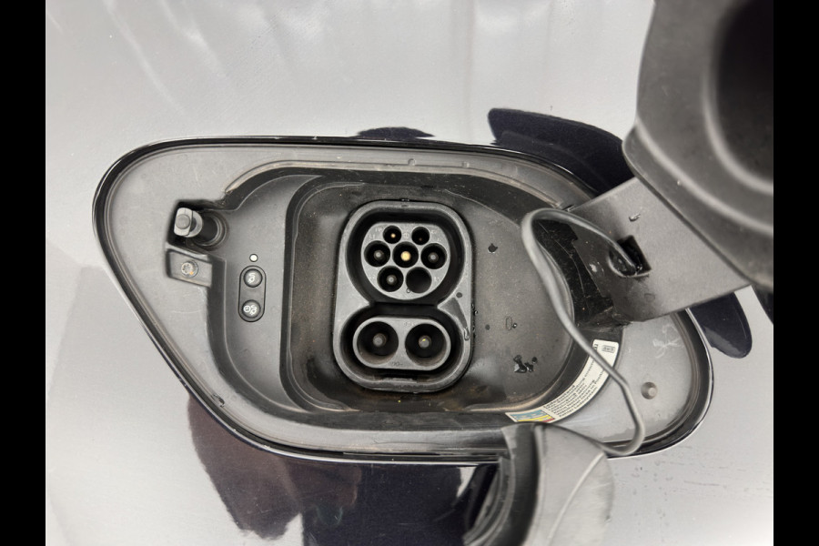 Volkswagen e-Golf E-DITION (INCL-BTW) Aut.*HEAT-PUMP | LUXURY-LEATHER | FULL-LED | DIGI-COCKPIT | NAVI-FULLMAP | HEATED-SPORTSEATS | CAMERA | DAB+ | AMBIENT-LIGHT | PRIVACY-GLASS | CCS-FASTLOADER | 16''ALU*
