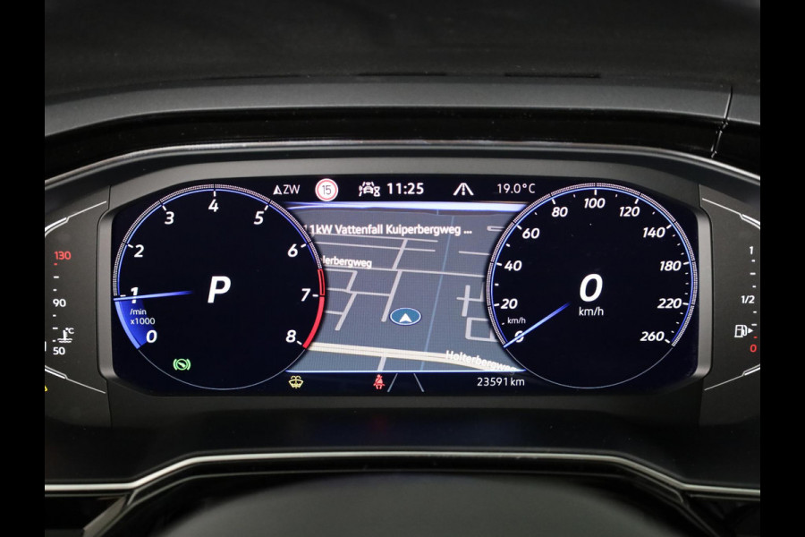 Volkswagen Taigo 1.0 TSI R-Line 110 pk Automaat (DSG) | Navigatie | Panoramadak | Parkeersensoren (Park assist) | Achteruitrijcamera | Matrix LED koplampen | Stoelverwarming | R-Line |