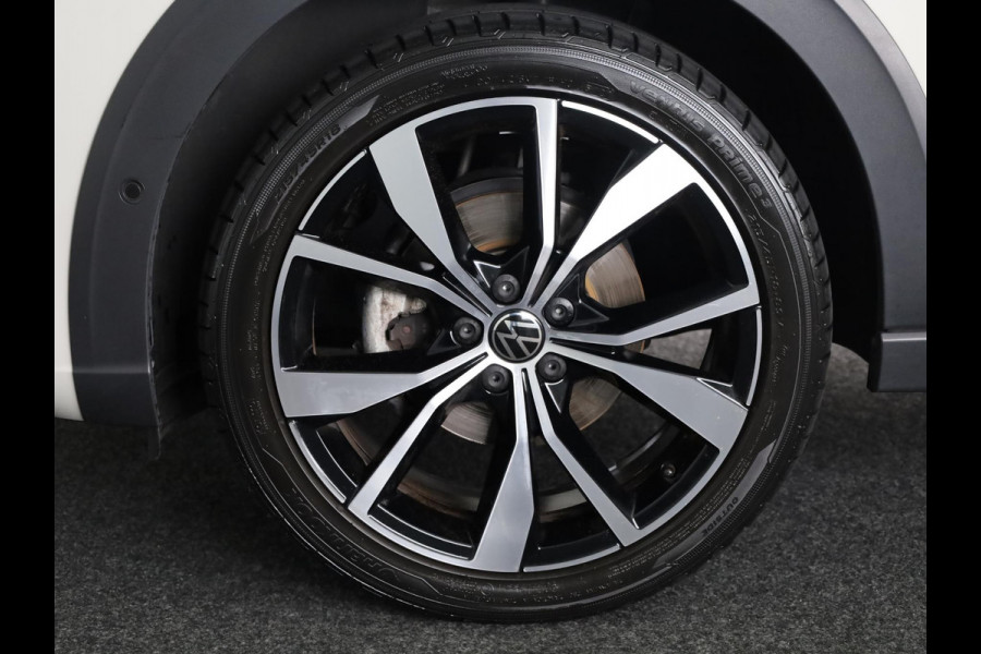 Volkswagen Taigo 1.0 TSI R-Line 110 pk Automaat (DSG) | Navigatie | Panoramadak | Parkeersensoren (Park assist) | Achteruitrijcamera | Matrix LED koplampen | Stoelverwarming | R-Line |