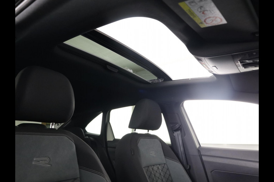 Volkswagen Taigo 1.0 TSI R-Line 110 pk Automaat (DSG) | Navigatie | Panoramadak | Parkeersensoren (Park assist) | Achteruitrijcamera | Matrix LED koplampen | Stoelverwarming | R-Line |