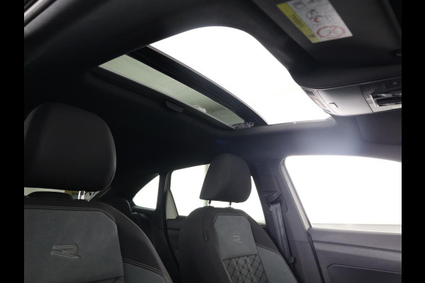 Volkswagen Taigo 1.0 TSI R-Line 110 pk Automaat (DSG) | Navigatie | Panoramadak | Parkeersensoren (Park assist) | Achteruitrijcamera | Matrix LED koplampen | Stoelverwarming | R-Line |