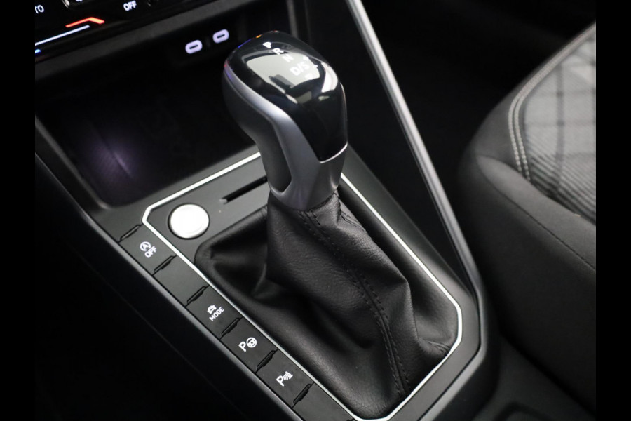 Volkswagen Taigo 1.0 TSI R-Line 110 pk Automaat (DSG) | Navigatie | Panoramadak | Parkeersensoren (Park assist) | Achteruitrijcamera | Matrix LED koplampen | Stoelverwarming | R-Line |