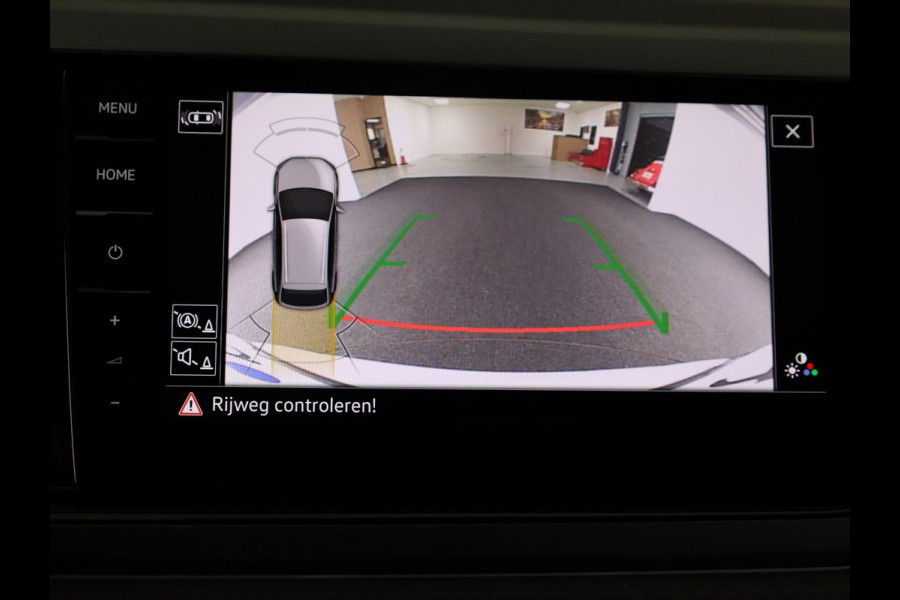 Volkswagen Taigo 1.0 TSI R-Line 110 pk Automaat (DSG) | Navigatie | Panoramadak | Parkeersensoren (Park assist) | Achteruitrijcamera | Matrix LED koplampen | Stoelverwarming | R-Line |