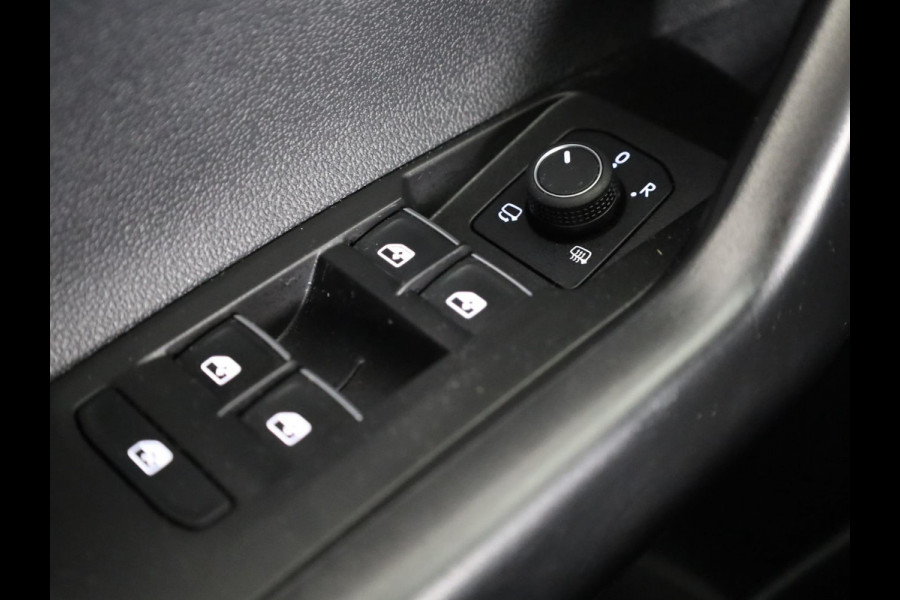 Volkswagen Taigo 1.0 TSI R-Line 110 pk Automaat (DSG) | Navigatie | Panoramadak | Parkeersensoren (Park assist) | Achteruitrijcamera | Matrix LED koplampen | Stoelverwarming | R-Line |