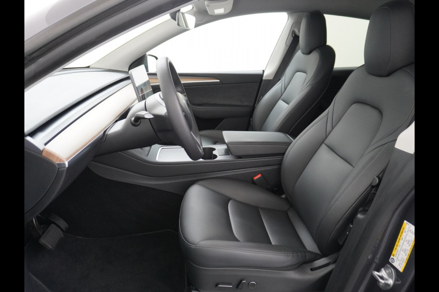 Tesla Model Y Long Range AWD 75kWh Trekhaak Warmtepomp Navi Ecc Leder Camera Privacy Glas Matrix-Led Keyless Stoel+stuurverwarming 1.600 kg Trekgewicht 1e Eigenaar Garantie Batterij en aandrijflijn jaar/192.000km vanaf nieuw