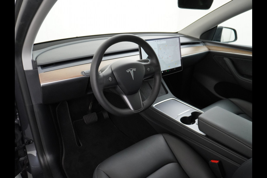 Tesla Model Y Long Range AWD 75kWh Trekhaak Warmtepomp Navi Ecc Leder Camera Privacy Glas Matrix-Led Keyless Stoel+stuurverwarming 1.600 kg Trekgewicht 1e Eigenaar Garantie Batterij en aandrijflijn jaar/192.000km vanaf nieuw