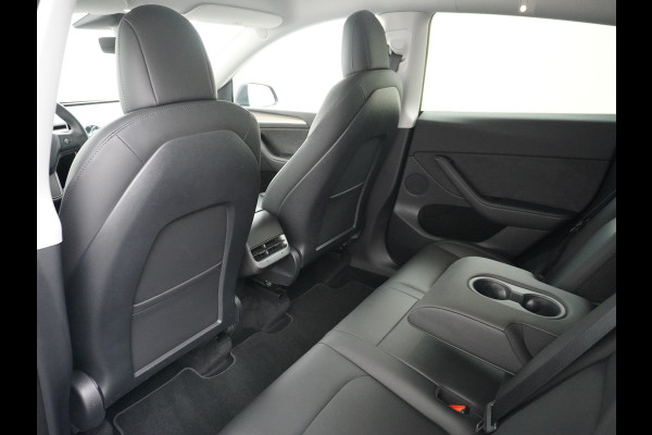 Tesla Model Y Long Range AWD 75kWh Trekhaak Warmtepomp Navi Ecc Leder Camera Privacy Glas Matrix-Led Keyless Stoel+stuurverwarming 1.600 kg Trekgewicht 1e Eigenaar Garantie Batterij en aandrijflijn jaar/192.000km vanaf nieuw