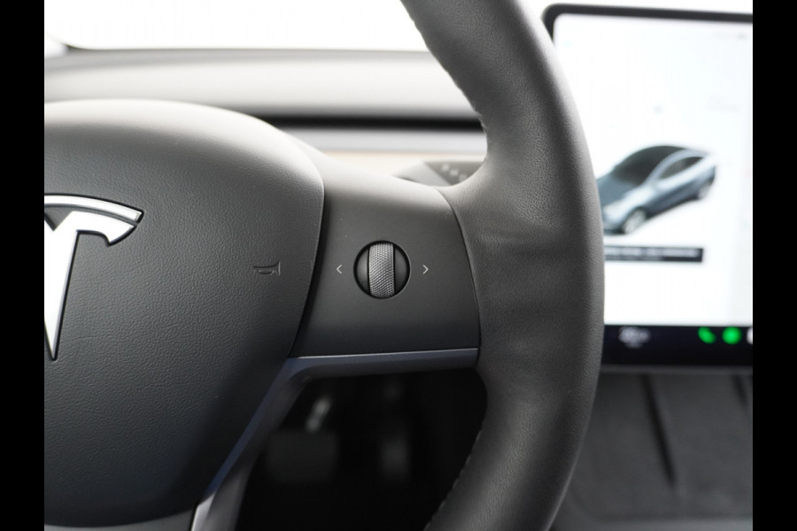 Tesla Model Y Long Range AWD 75kWh Trekhaak Warmtepomp Navi Ecc Leder Camera Privacy Glas Matrix-Led Keyless Stoel+stuurverwarming 1.600 kg Trekgewicht 1e Eigenaar Garantie Batterij en aandrijflijn jaar/192.000km vanaf nieuw