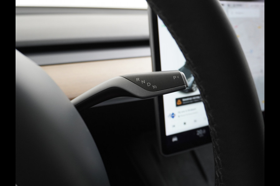 Tesla Model Y Long Range AWD 75kWh Trekhaak Warmtepomp Navi Ecc Leder Camera Privacy Glas Matrix-Led Keyless Stoel+stuurverwarming 1.600 kg Trekgewicht 1e Eigenaar Garantie Batterij en aandrijflijn jaar/192.000km vanaf nieuw