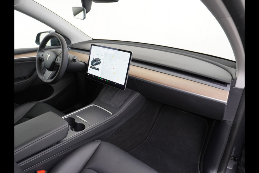 Tesla Model Y Long Range AWD 75kWh Trekhaak Warmtepomp Navi Ecc Leder Camera Privacy Glas Matrix-Led Keyless Stoel+stuurverwarming 1.600 kg Trekgewicht 1e Eigenaar Garantie Batterij en aandrijflijn jaar/192.000km vanaf nieuw