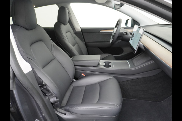 Tesla Model Y Long Range AWD 75kWh Trekhaak Warmtepomp Navi Ecc Leder Camera Privacy Glas Matrix-Led Keyless Stoel+stuurverwarming 1.600 kg Trekgewicht 1e Eigenaar Garantie Batterij en aandrijflijn jaar/192.000km vanaf nieuw