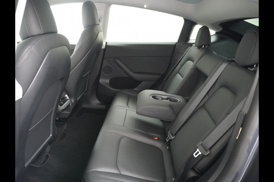 Tesla Model Y Long Range AWD 75kWh Trekhaak Warmtepomp Navi Ecc Leder Camera Privacy Glas Matrix-Led Keyless Stoel+stuurverwarming 1.600 kg Trekgewicht 1e Eigenaar Garantie Batterij en aandrijflijn jaar/192.000km vanaf nieuw