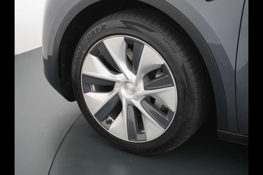 Tesla Model Y Long Range AWD 75kWh Trekhaak Warmtepomp Navi Ecc Leder Camera Privacy Glas Matrix-Led Keyless Stoel+stuurverwarming 1.600 kg Trekgewicht 1e Eigenaar Garantie Batterij en aandrijflijn jaar/192.000km vanaf nieuw