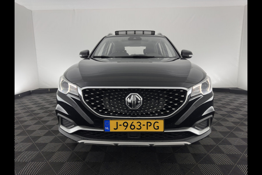 MG ZS EV Luxury 45 kWh (INCL-BTW) Aut. *PANO | LUXURY-LEATHER | CCS-FASTLOADER | KEYLESS | NAVI-FULLMAP | ADAPTIVE-CRUISE | CAMERA | HEATED-SPORTSEATS | CARPLAY | BLINDSPOT | DAB | LANE-ASSIST | PRIVACY-GLASS | 17"