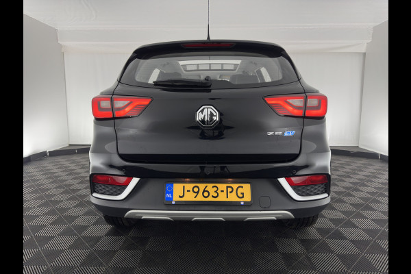 MG ZS EV Luxury 45 kWh (INCL-BTW) Aut. *PANO | LUXURY-LEATHER | CCS-FASTLOADER | KEYLESS | NAVI-FULLMAP | ADAPTIVE-CRUISE | CAMERA | HEATED-SPORTSEATS | CARPLAY | BLINDSPOT | DAB | LANE-ASSIST | PRIVACY-GLASS | 17"